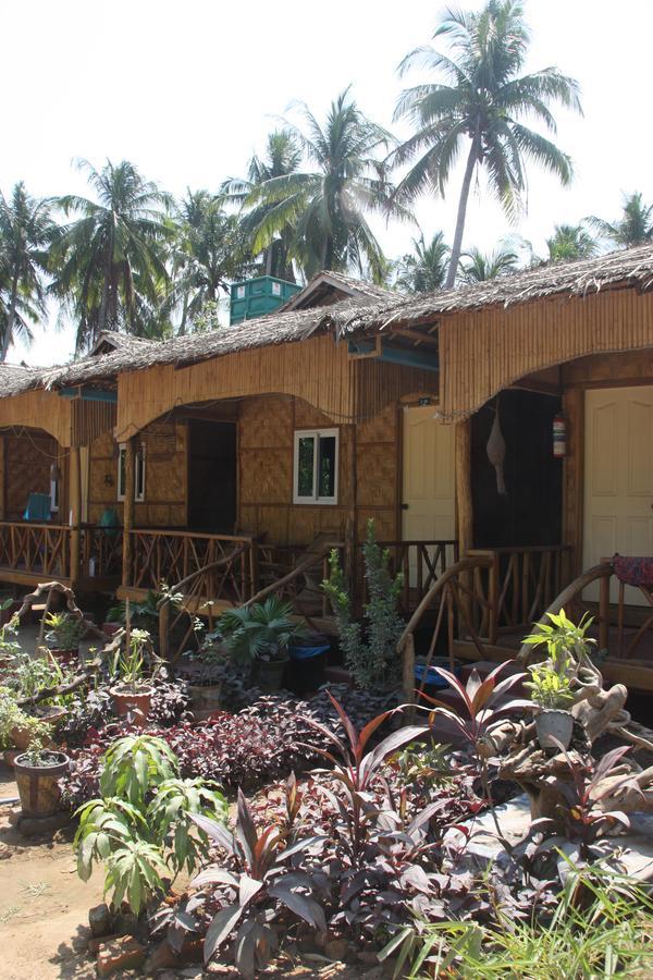 Soe Ko Ko Beach House & Restaurant Ngwesaung Dış mekan fotoğraf